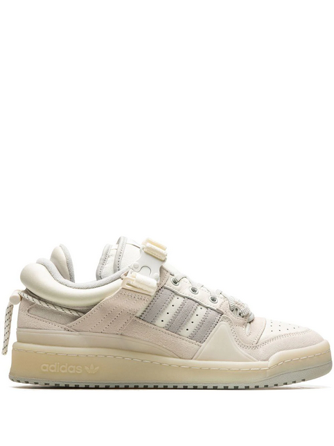 tenis Forum Buckle Low "White" de adidas x Bad Bunny